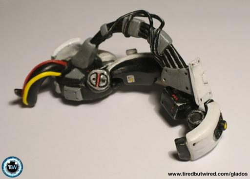 GLaDOS - заколка